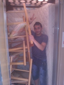 Zum Glueck funktioniert unser Aufzug auch bei Generator-Strom. Meistens jedenfalls.