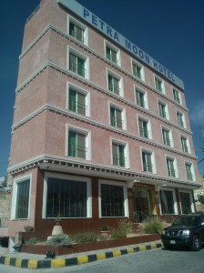 Unser Hotel direkt gegenueber dem Busbahnnof